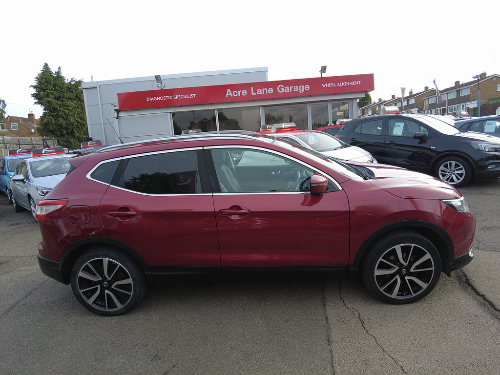 Nissan Qashqai Dci Tekna Red