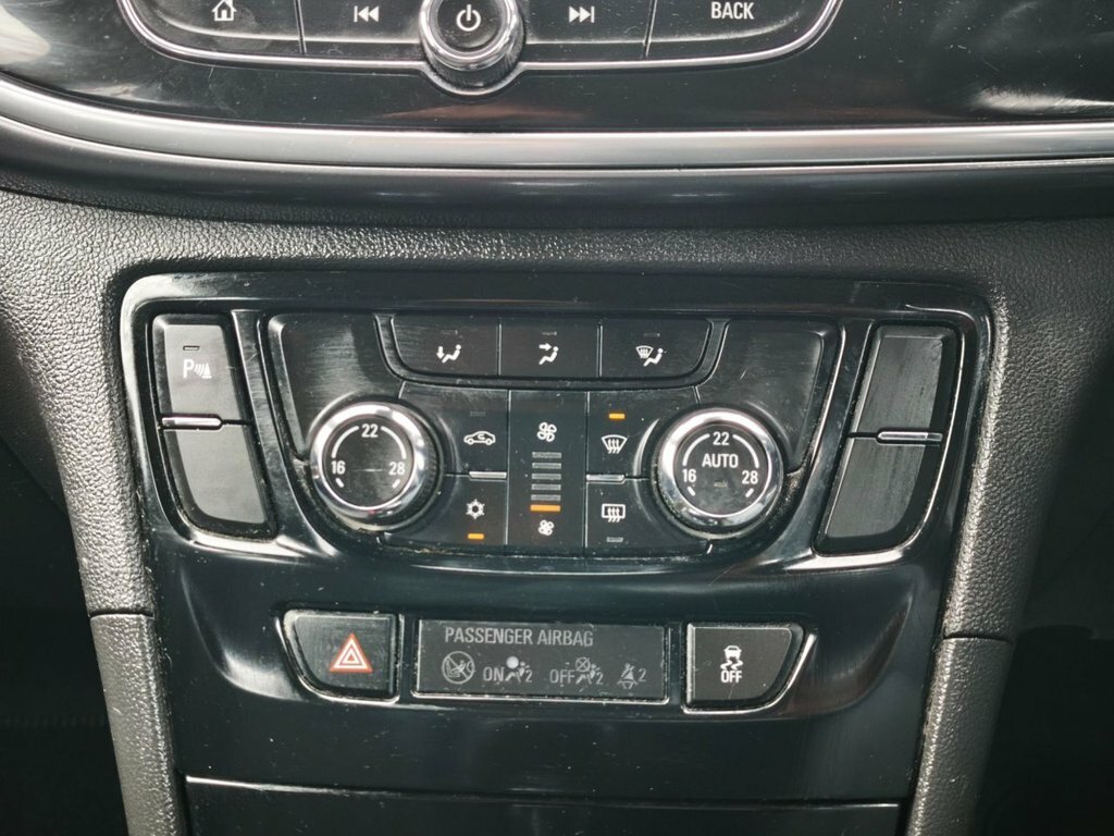 Vauxhall Mokka X 1.4L Design Nav DP68EPN White #6