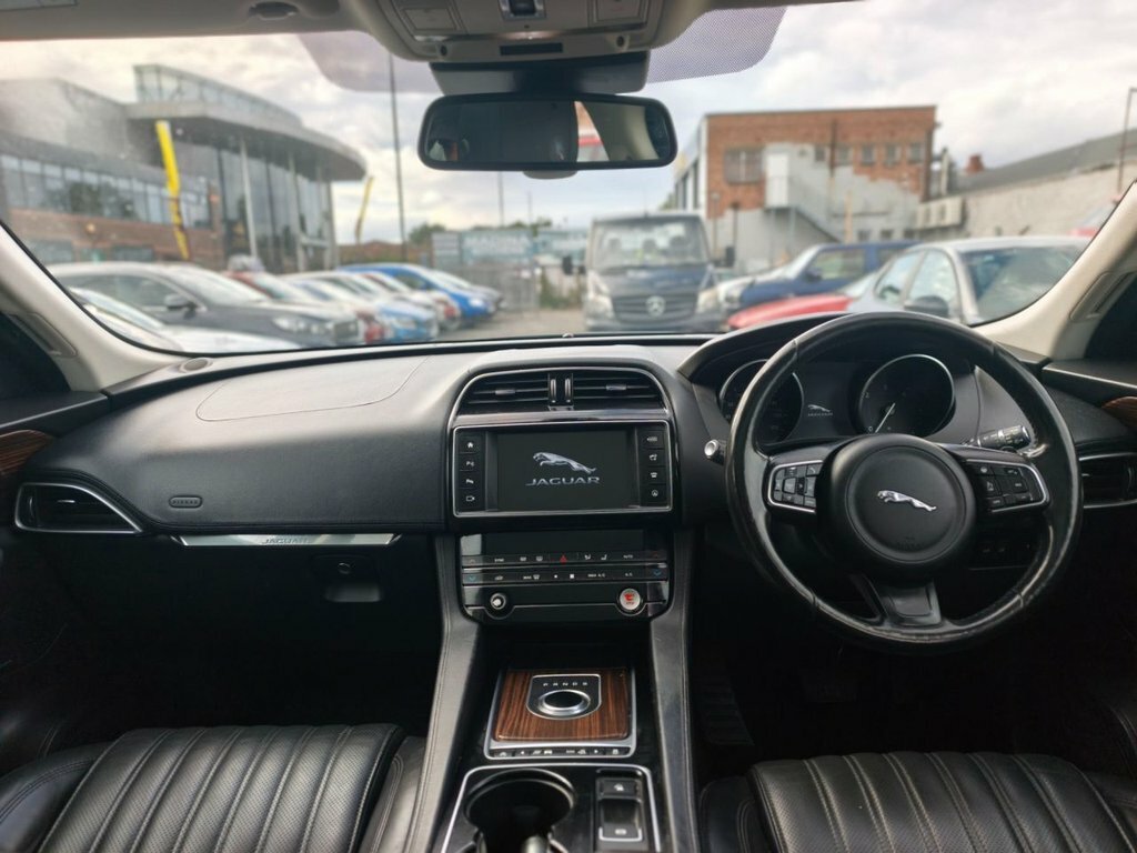 Jaguar F-Pace 2L Portfolio Black #3