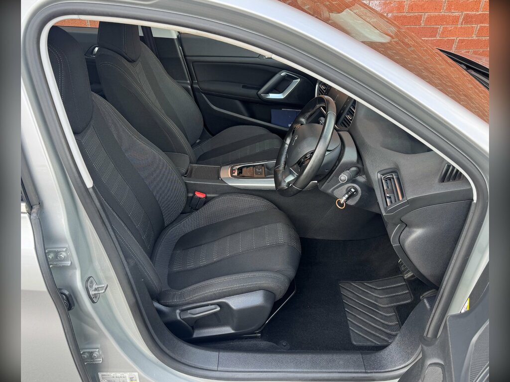 Peugeot 308 Puretech Active White #13