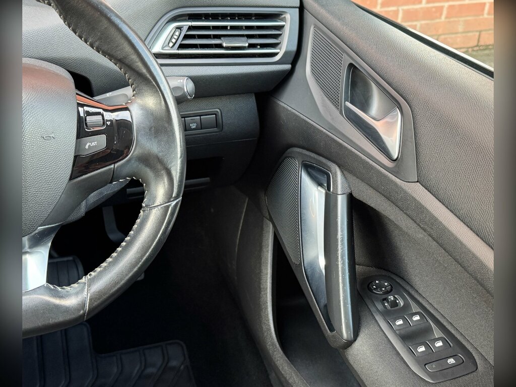 Peugeot 308 Puretech Active White #27