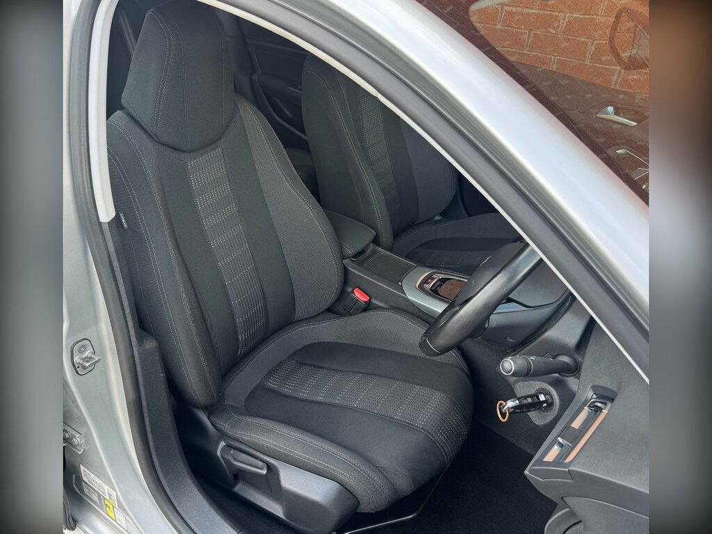 Peugeot 308 Puretech Active White #12