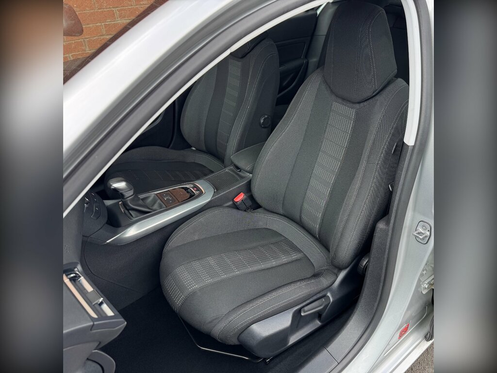 Peugeot 308 Puretech Active White #32