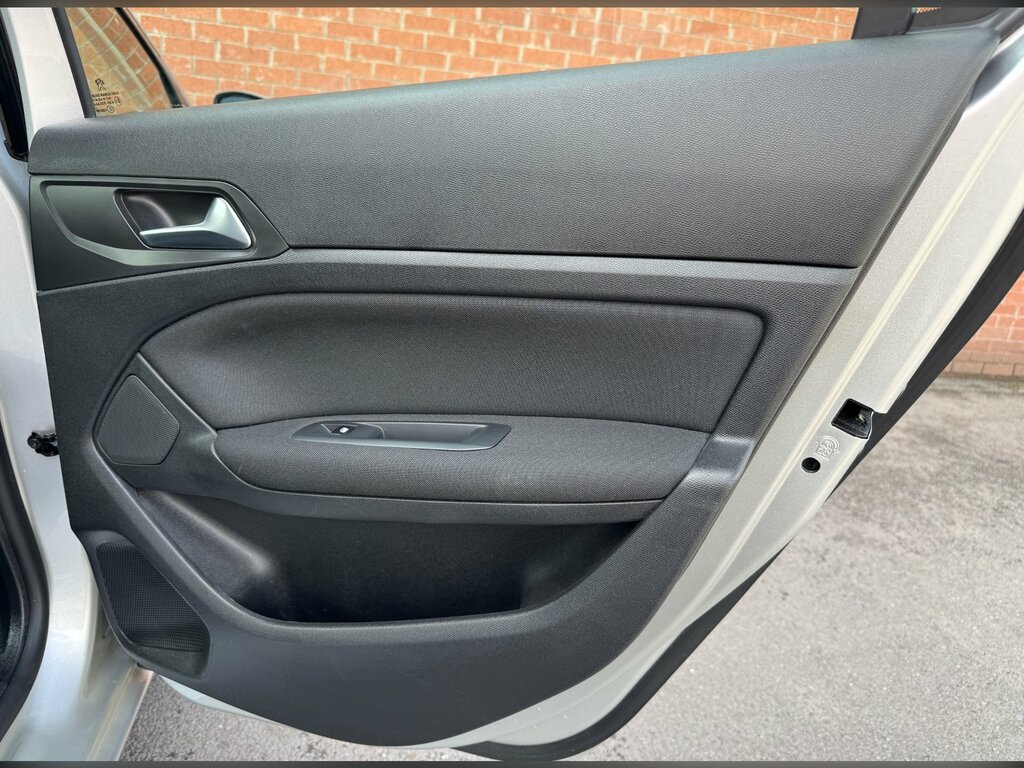 Peugeot 308 Puretech Active White #28