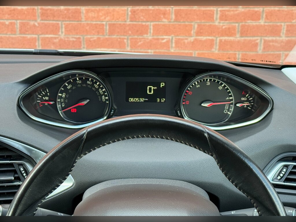 Peugeot 308 Puretech Active White #26
