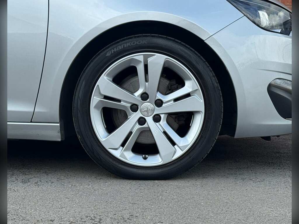 Peugeot 308 Puretech Active White #40