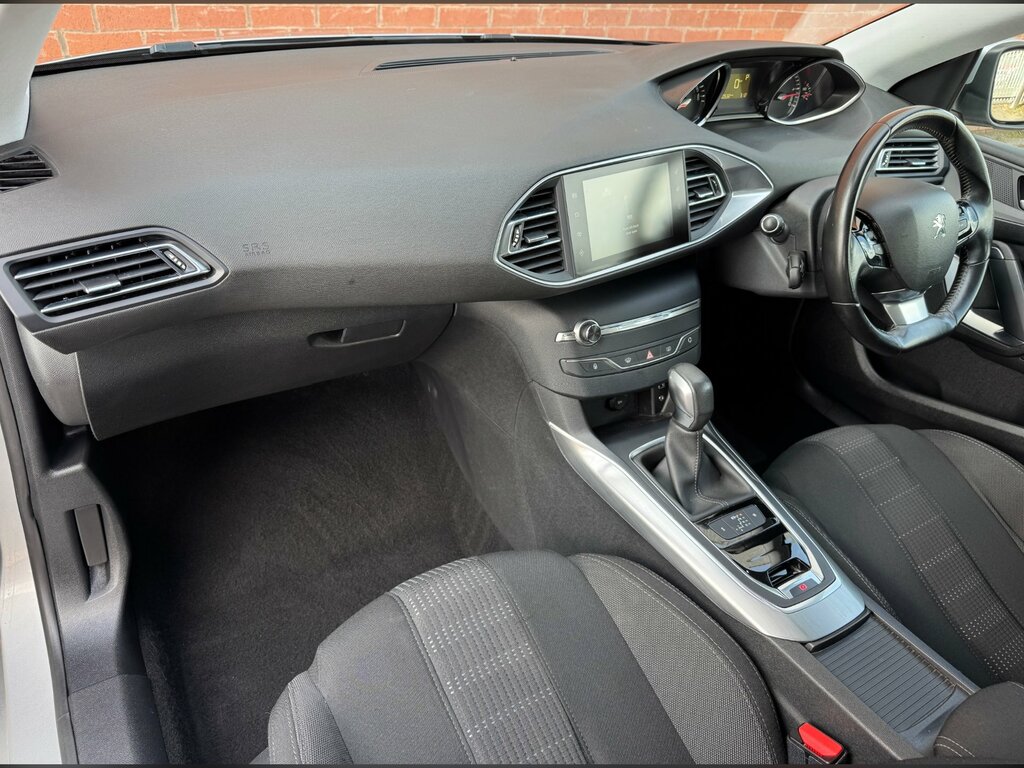 Peugeot 308 Puretech Active White #34