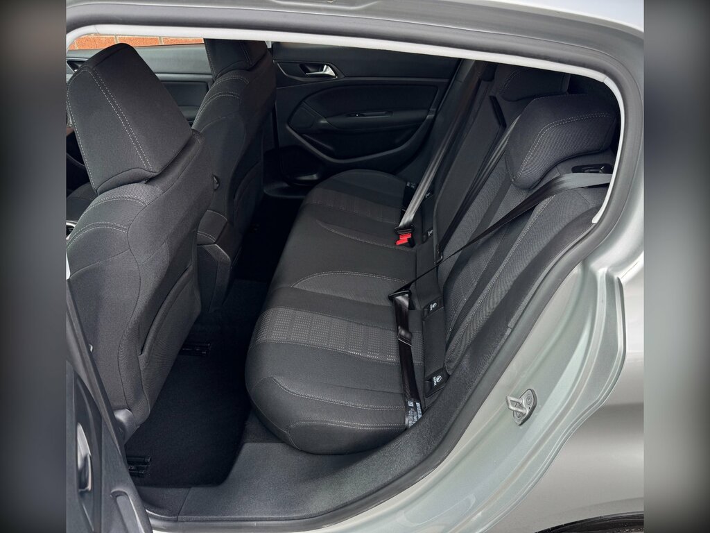 Peugeot 308 Puretech Active White #36