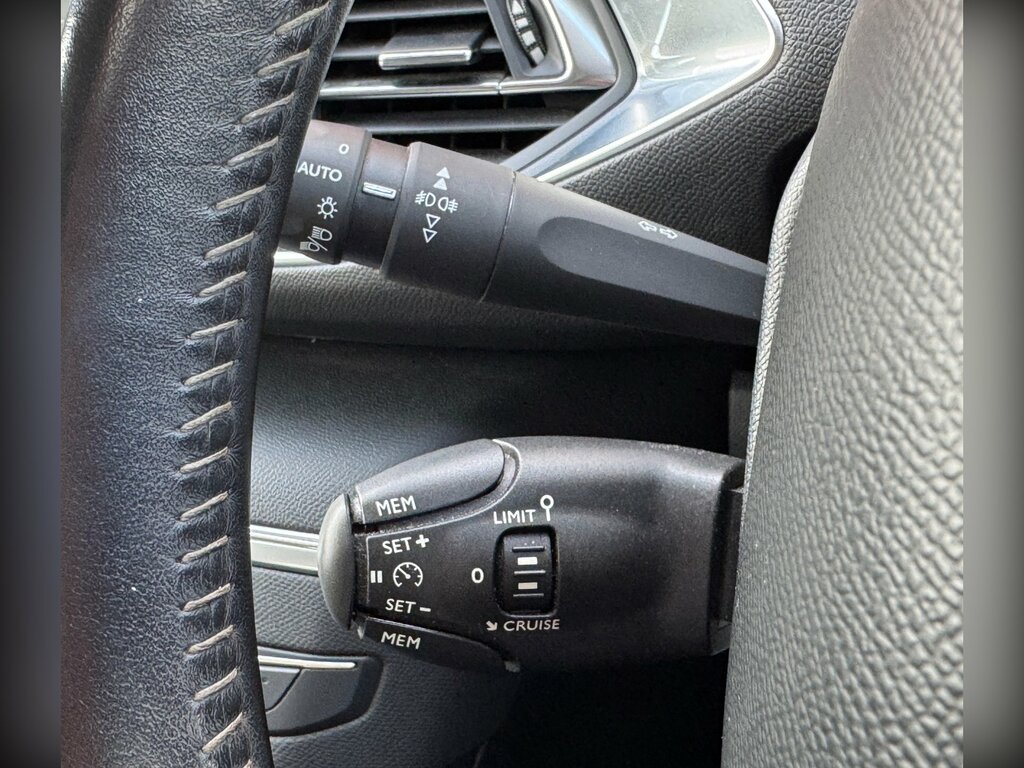 Peugeot 308 Puretech Active White #25