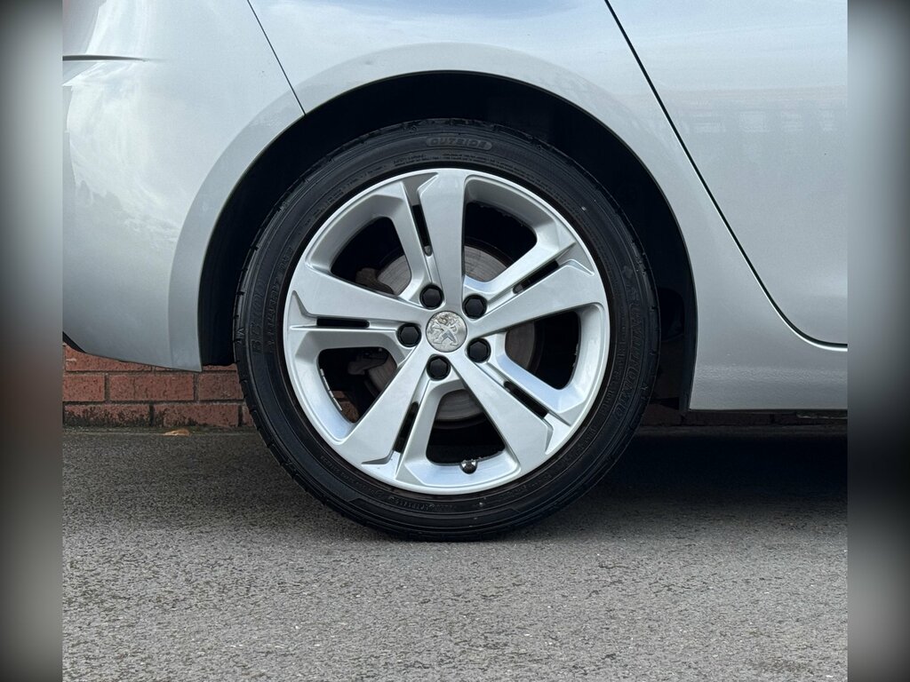 Peugeot 308 Puretech Active White #39