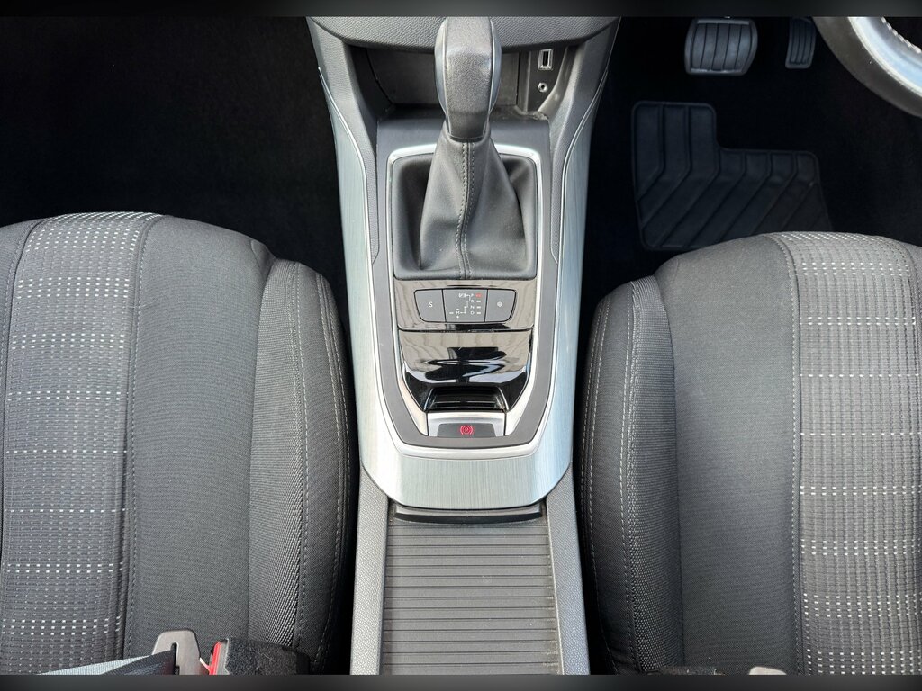 Peugeot 308 Puretech Active White #23