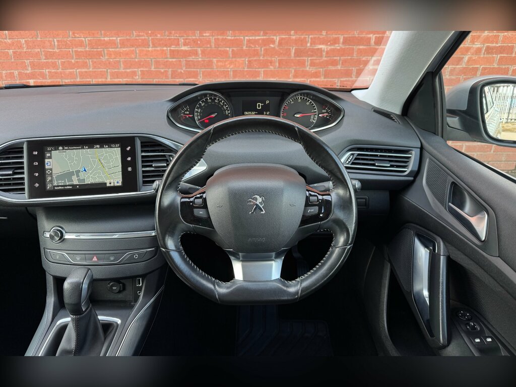 Peugeot 308 Puretech Active White #24
