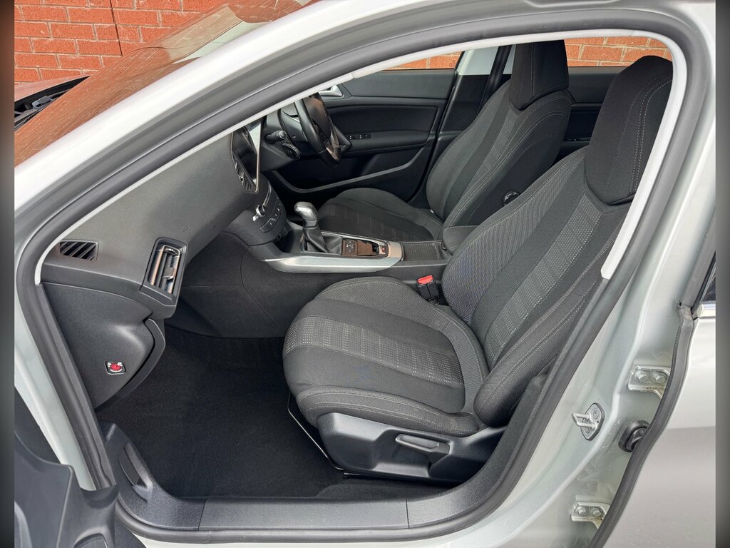 Peugeot 308 Puretech Active White #33