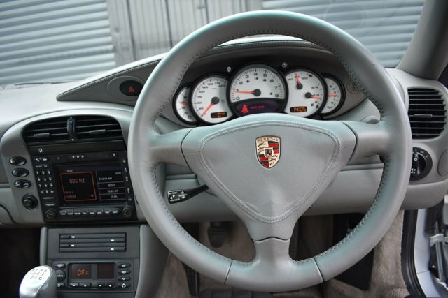 Porsche 911 Gt3 Silver #10
