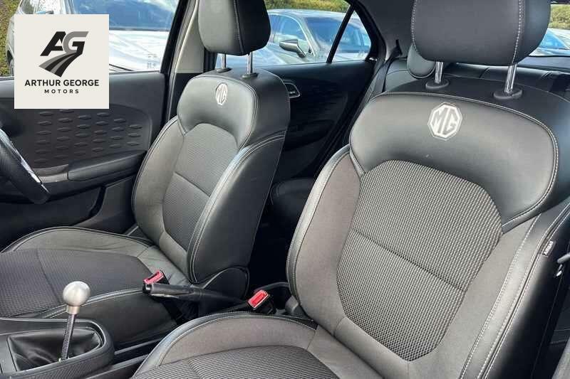 MG MG3 Exclusive Nav Black #3