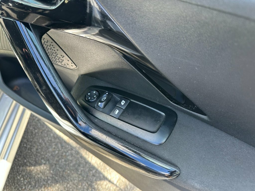 Peugeot 208 Active Silver #25