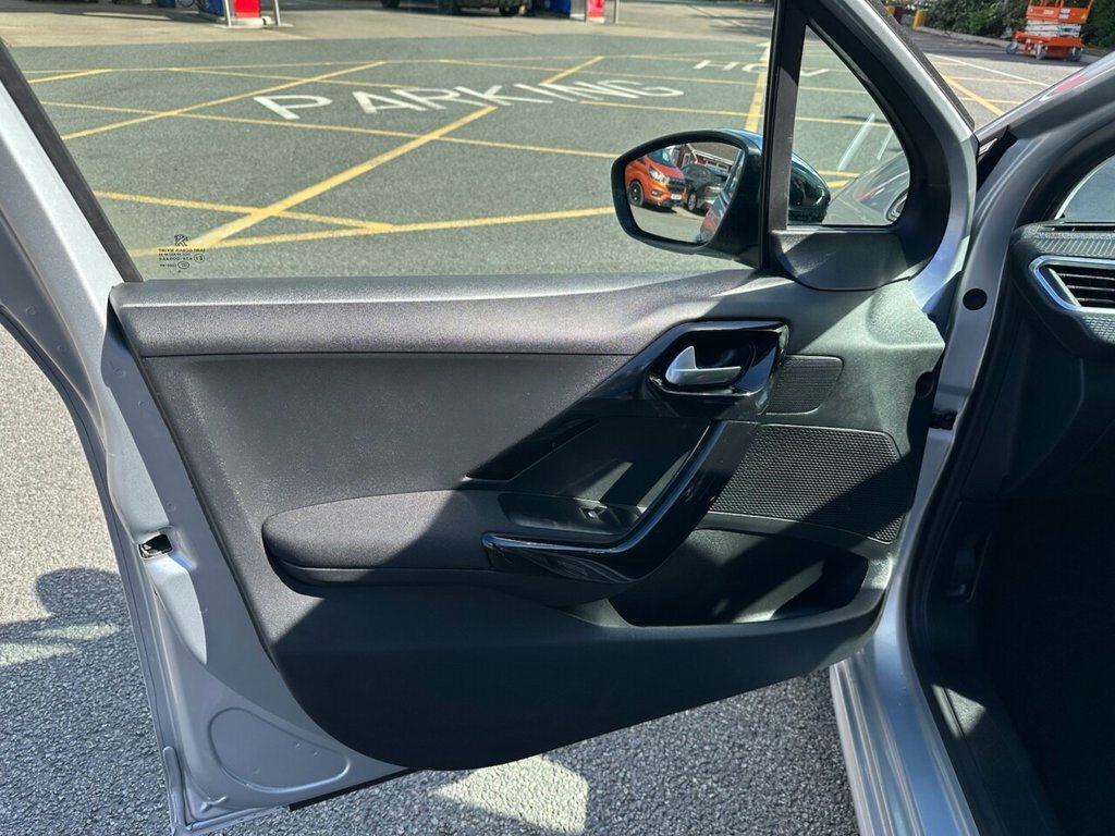 Peugeot 208 Active Silver #9