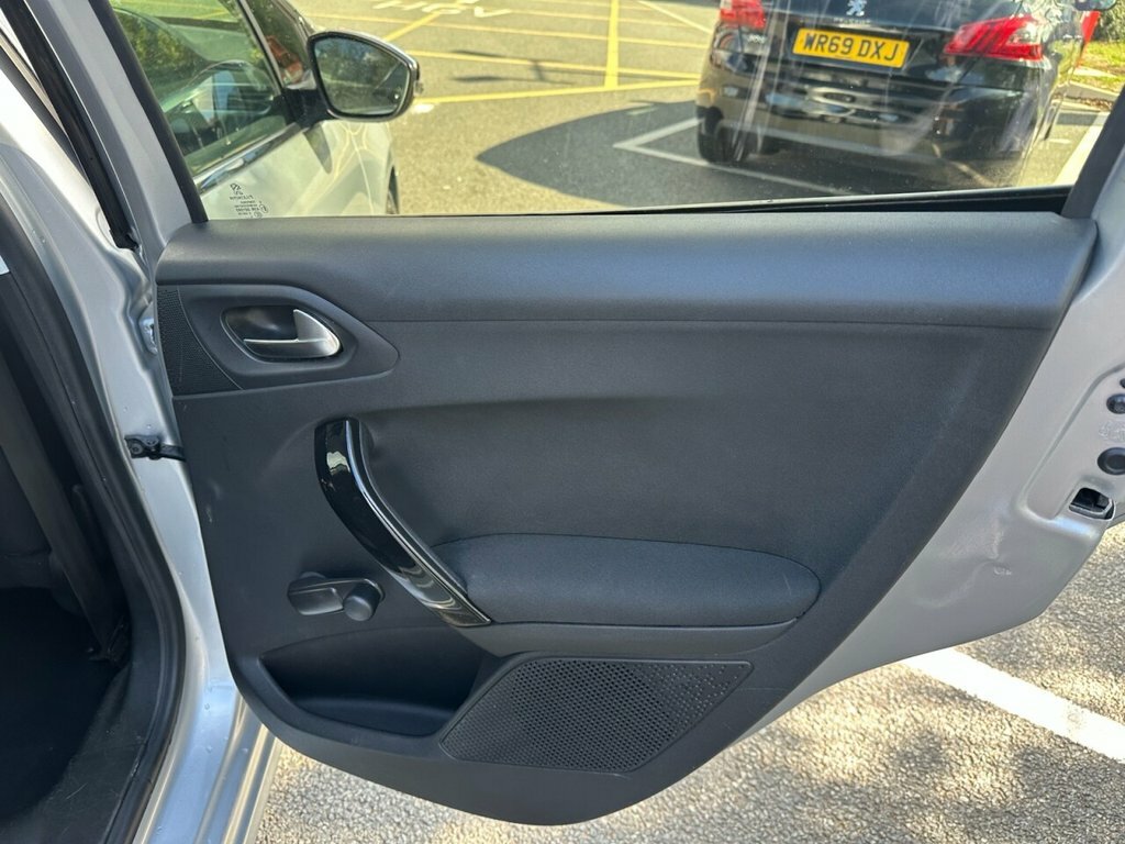 Peugeot 208 Active Silver #16