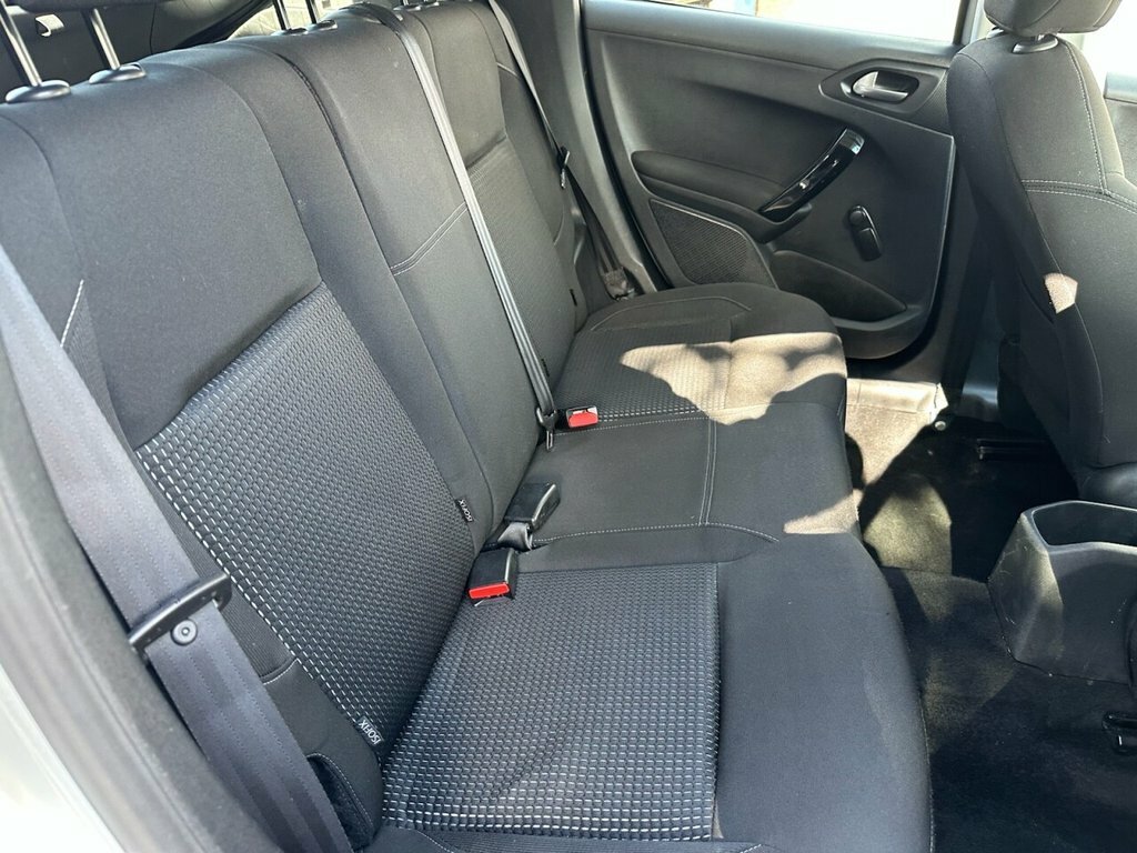 Peugeot 208 Active Silver #18