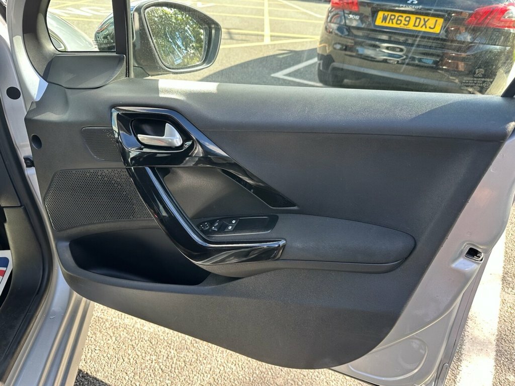 Peugeot 208 Active Silver #19