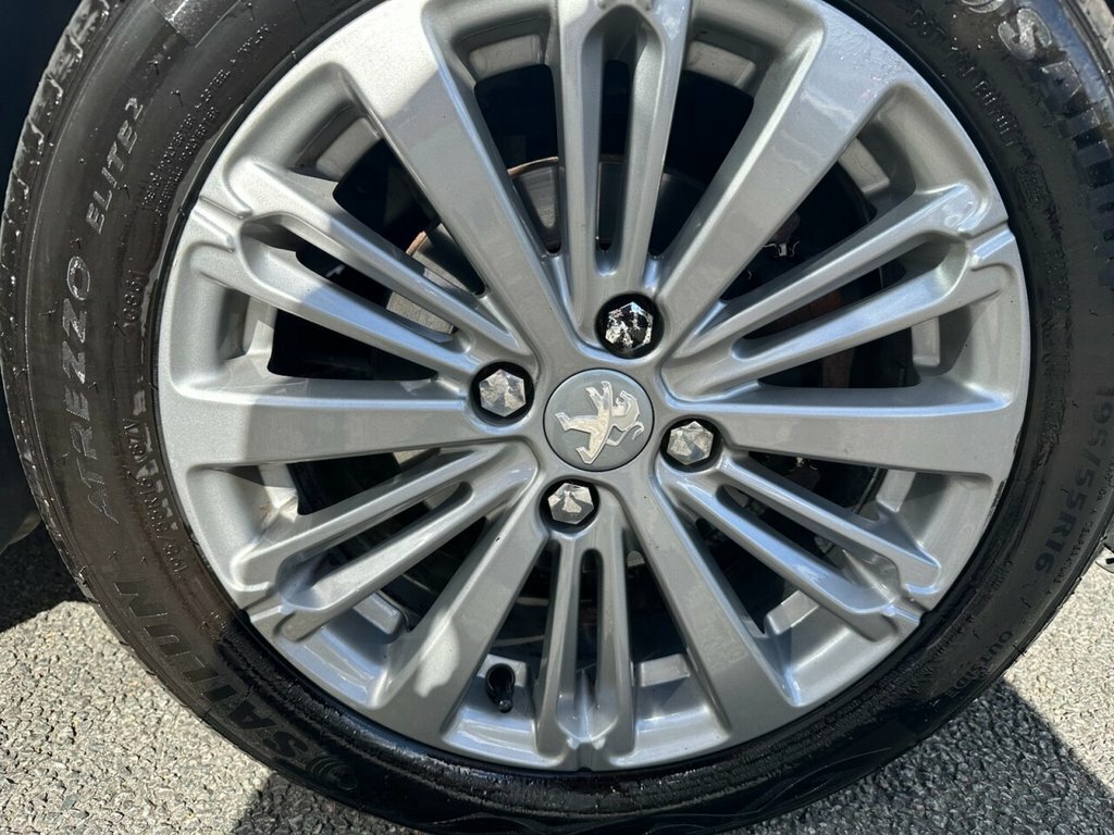 Peugeot 208 Active Silver #26