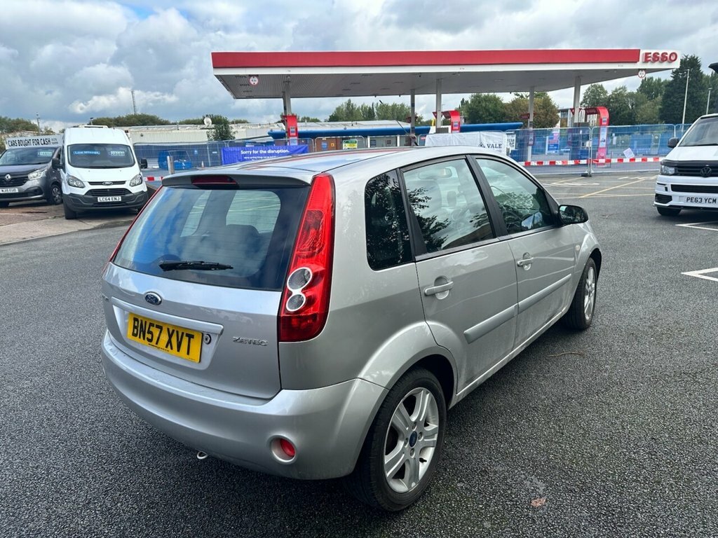 Ford Fiesta 1.3L Zetec Climate Silver #4
