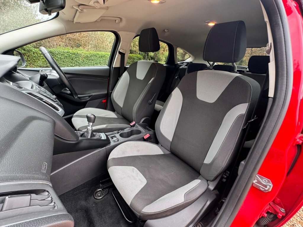 Ford Focus Hatchback 1.6 Tdci Zetec Navigator Euro 5 Ss White #39