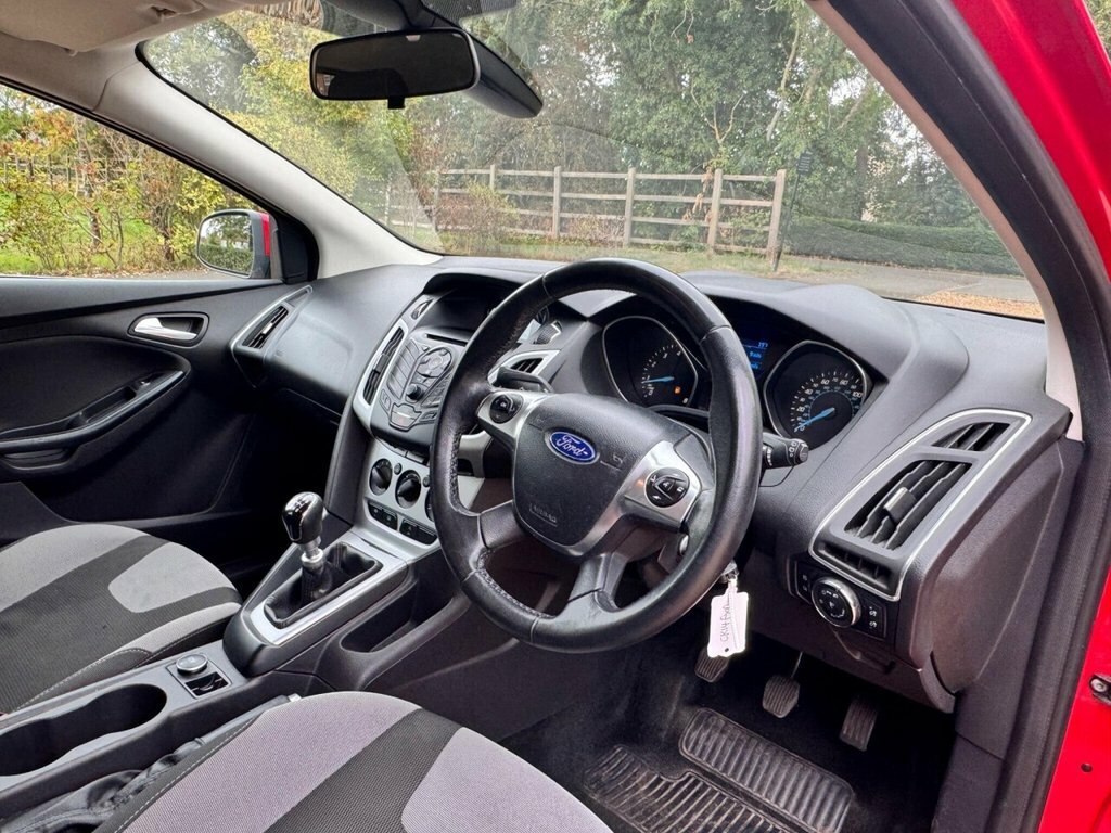 Ford Focus Hatchback 1.6 Tdci Zetec Navigator Euro 5 Ss White #6