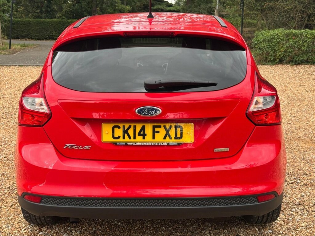 Ford Focus Hatchback 1.6 Tdci Zetec Navigator Euro 5 Ss White #16