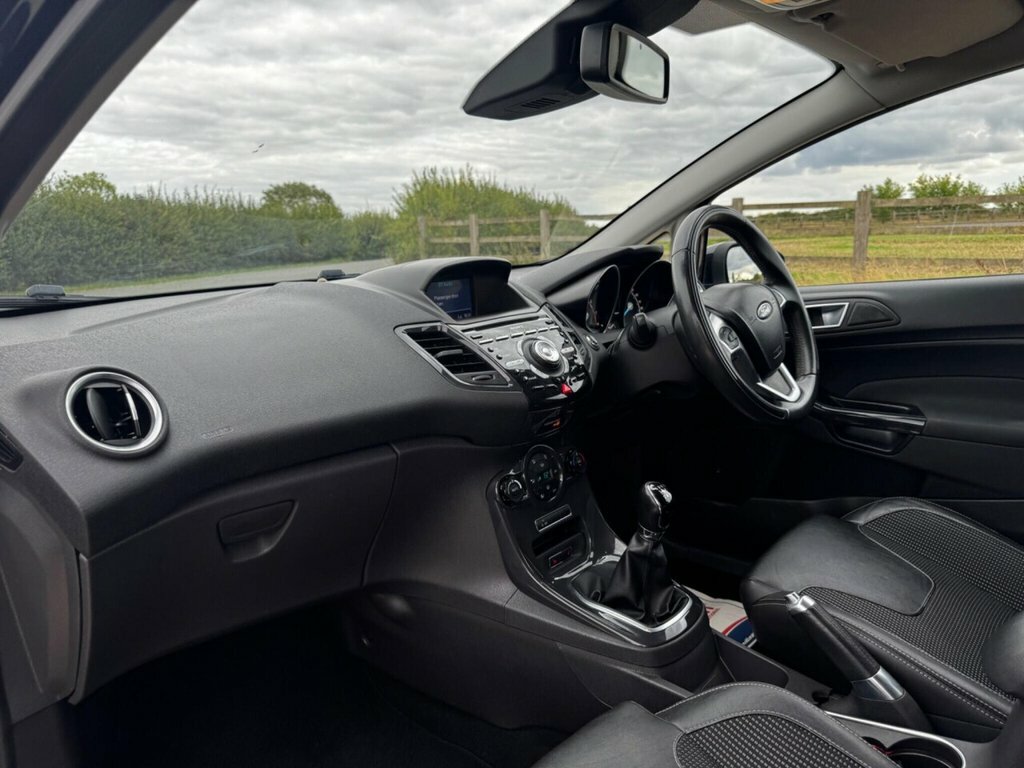 Ford Fiesta 1.0 Ecoboost Zetec 2013 White #44