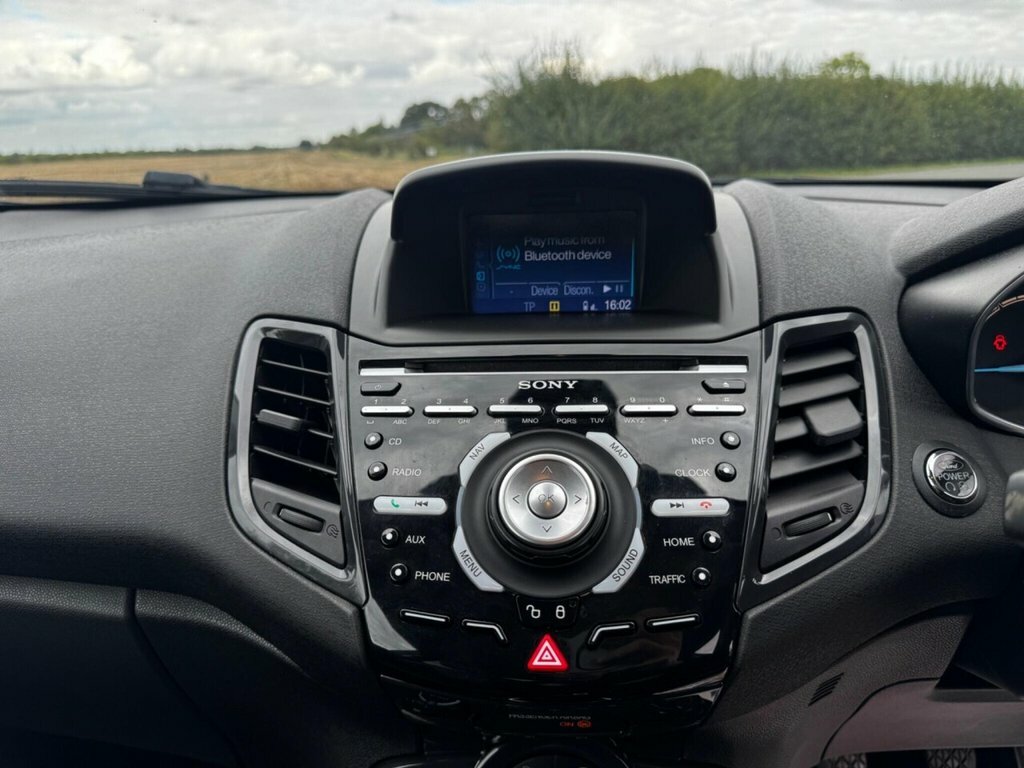 Ford Fiesta 1.0 Ecoboost Zetec 2013 White #53