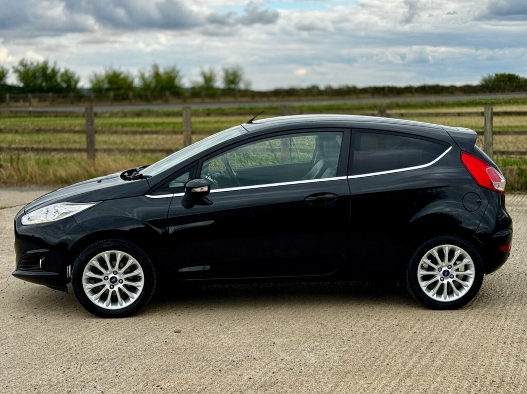 Ford Fiesta 1.0 Ecoboost Zetec 2013 White #23
