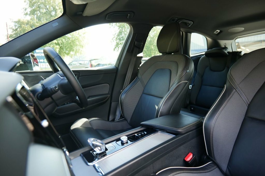Volvo XC60 B5 Ultimate Awd Mhev Black #24