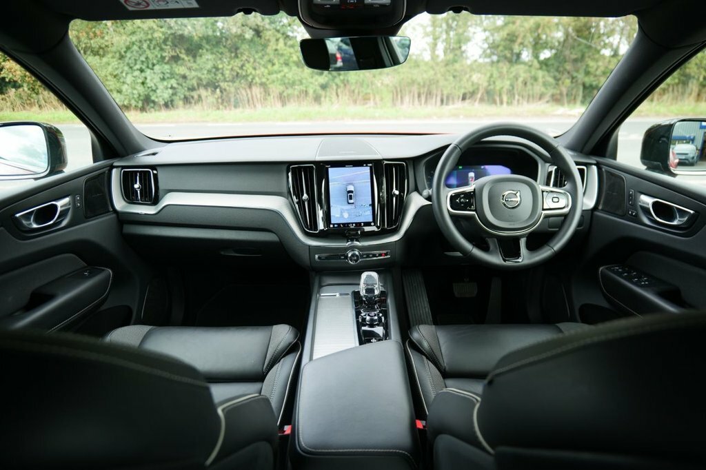 Volvo XC60 2L Plus Red #3
