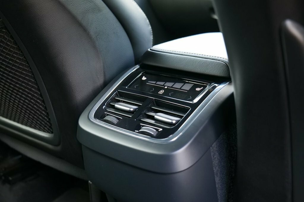 Volvo XC60 B5 Ultimate Awd Mhev Black #34