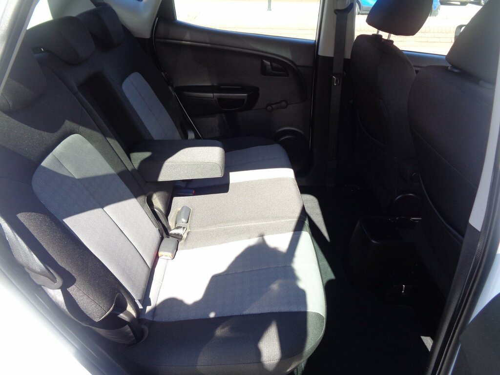Kia Venga 1.6L 3 Silver #11