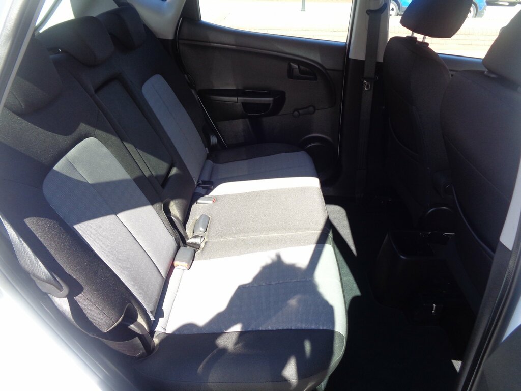 Kia Venga 1.6L 3 Silver #10