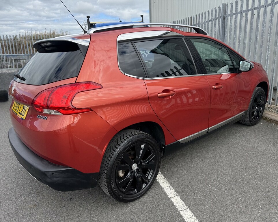 Peugeot 2008 Feline 1.2 Puretech Red #5