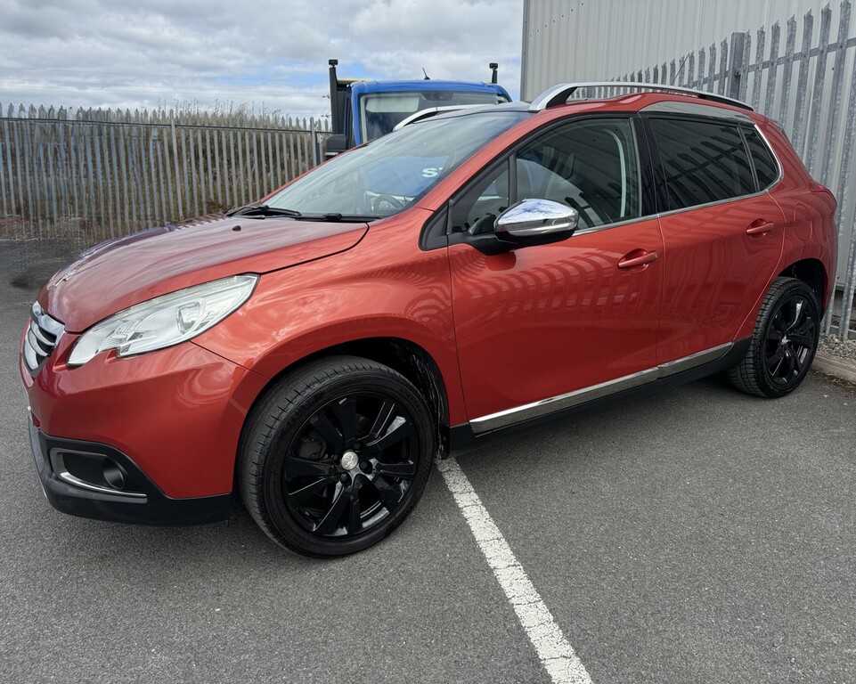 Peugeot 2008 Feline 1.2 Puretech Red #2