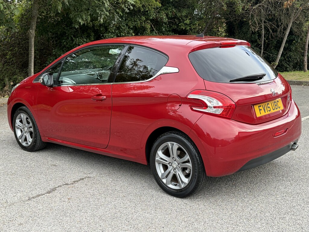Peugeot 208 Hatchback 1.6 E-hdi Allure 2015 Red #4