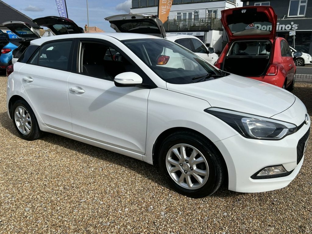 Hyundai I20 White #4