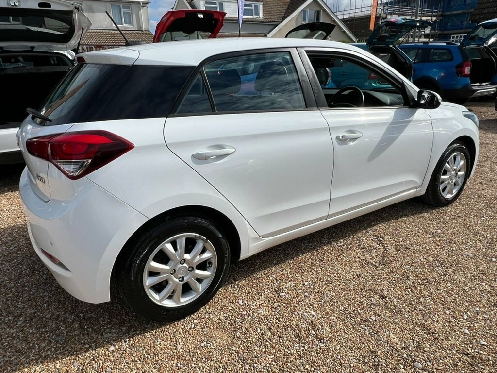 Hyundai I20 White #6