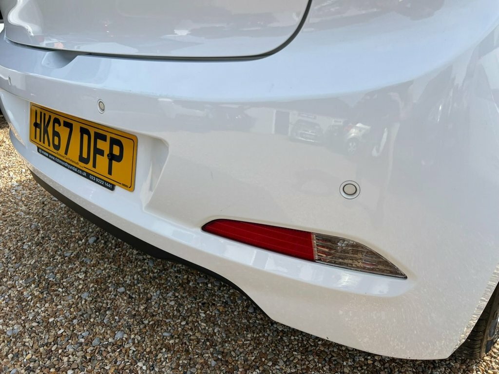 Hyundai I20 White #8