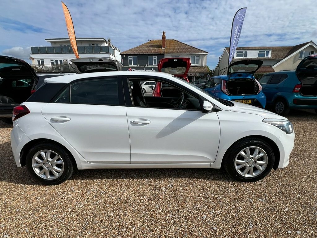 Hyundai I20 White #5