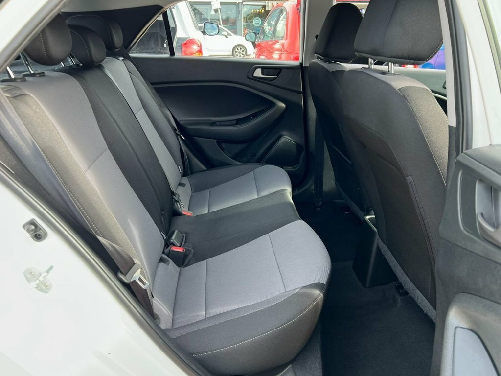 Hyundai I20 White #22