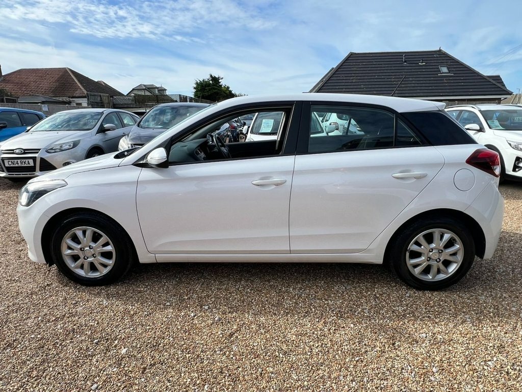Hyundai I20 White #11