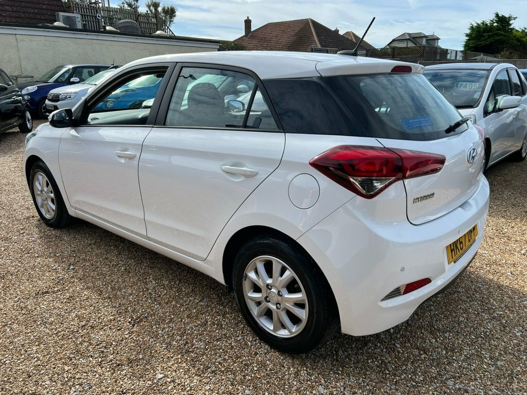 Hyundai I20 White #10