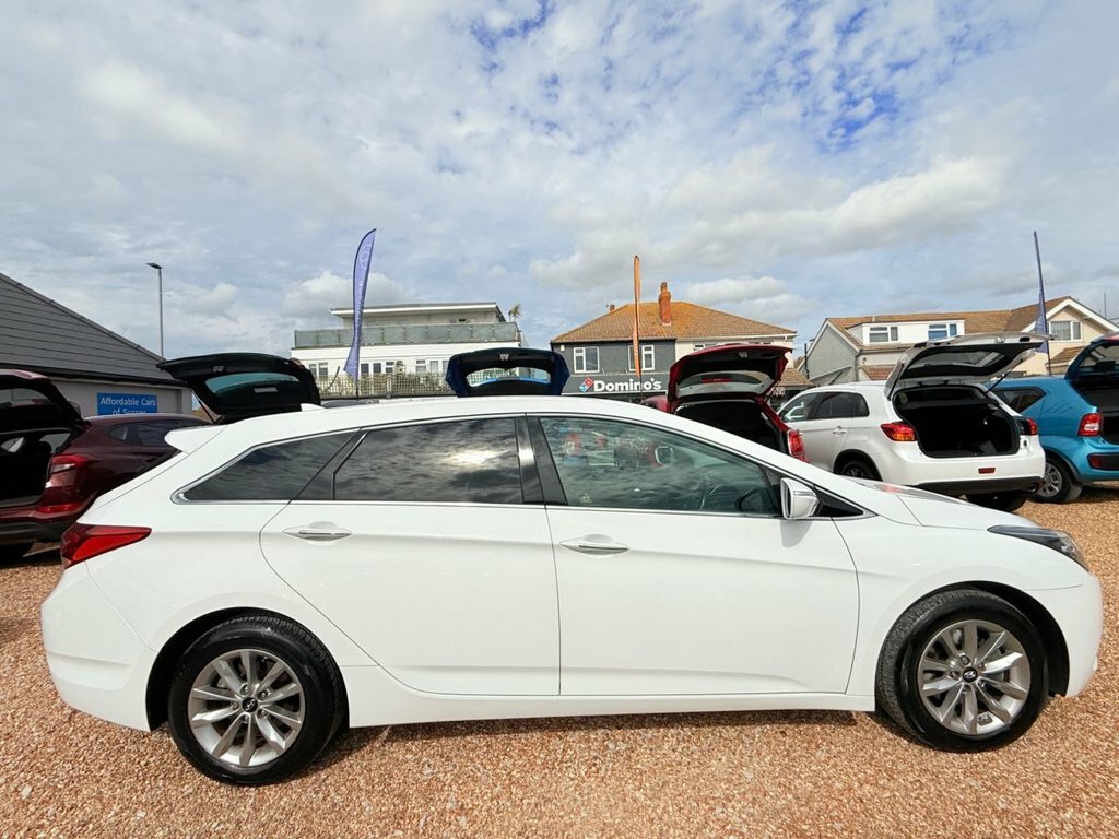 Hyundai I40 1.7L Se Nav White #2