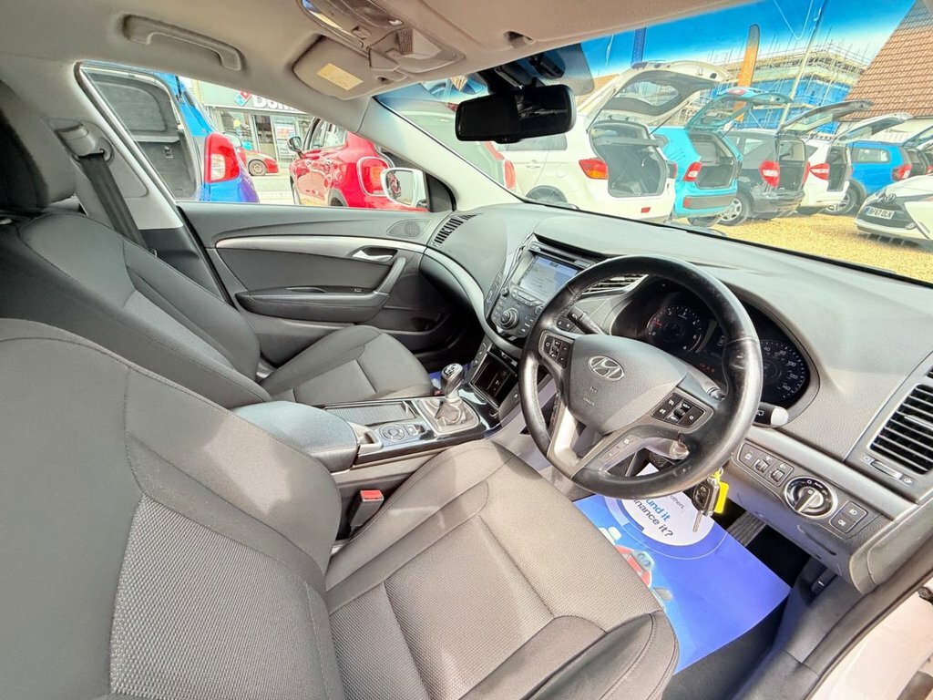 Hyundai I40 1.7L Active White #15