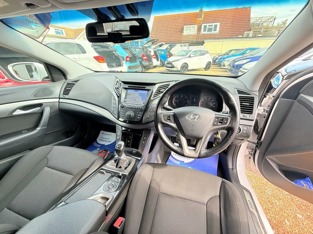 Hyundai I40 1.7L Active White #14